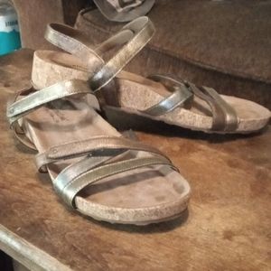 Walking Cradles Leather Pool Sandals Metallic Size 12 N Narrow
